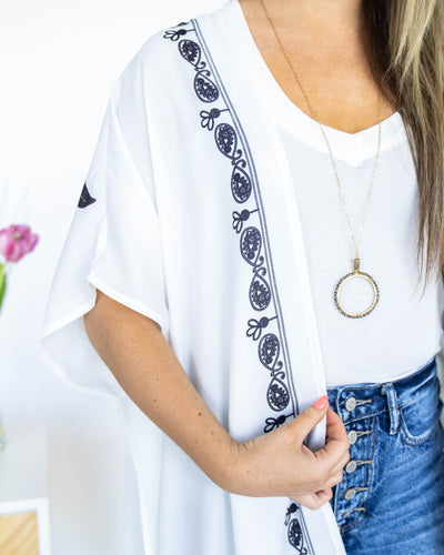 Beachside Stroll Printed Kimono - White/Black