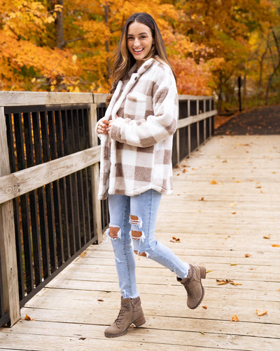 Cozy In The Cabin Jacket - Mocha