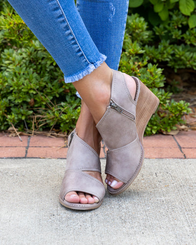 Ellen Slingback Wedge - Taupe
