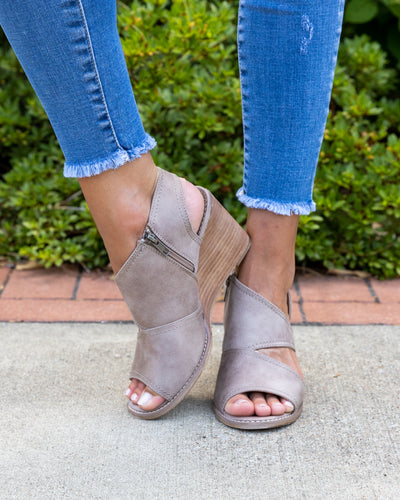 Ellen Slingback Wedge - Taupe