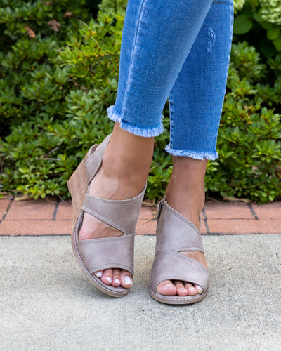 Ellen Slingback Wedge - Taupe