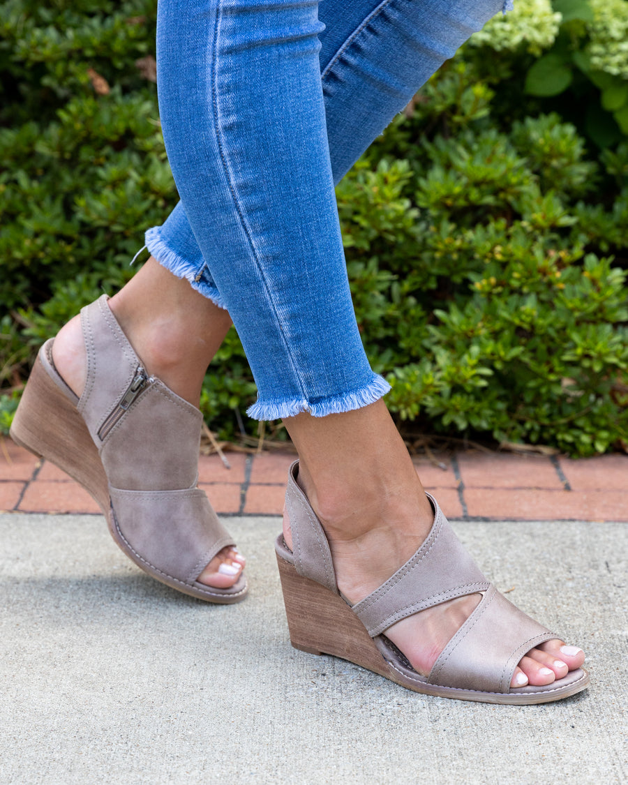 Ellen Slingback Wedge - Taupe