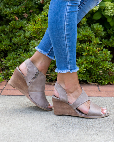 Ellen Slingback Wedge - Taupe