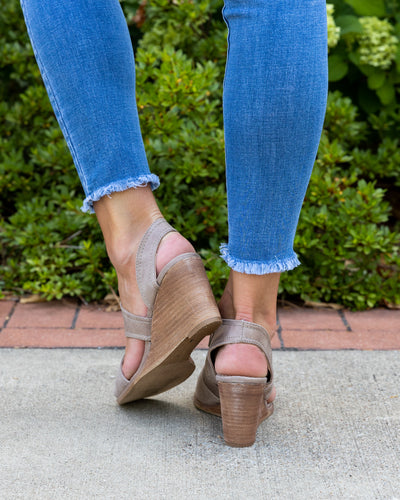 Ellen Slingback Wedge - Taupe