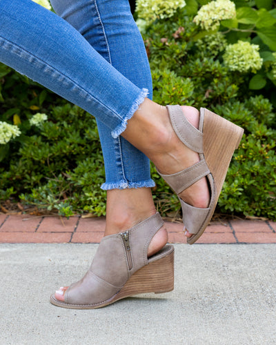 Ellen Slingback Wedge - Taupe
