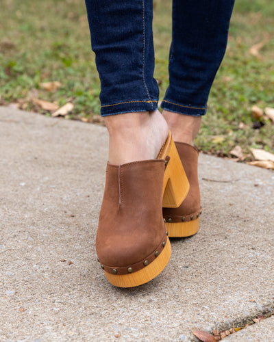 Giana Suede Slip On Clogs - Dark Cognac