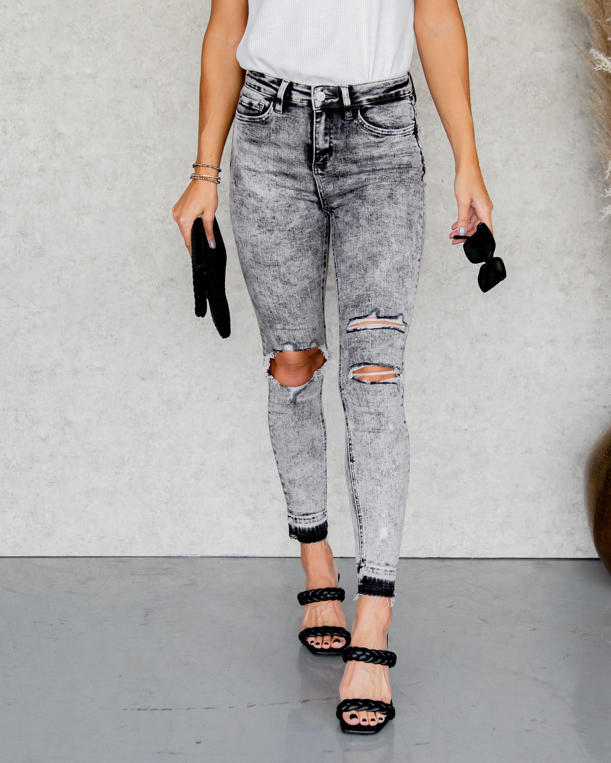 Offentliggørelse kaldenavn ørn Jasey Acid Wash High Rise Distressed Skinny Jeans - Faded Black - Eleven  Oaks Boutique