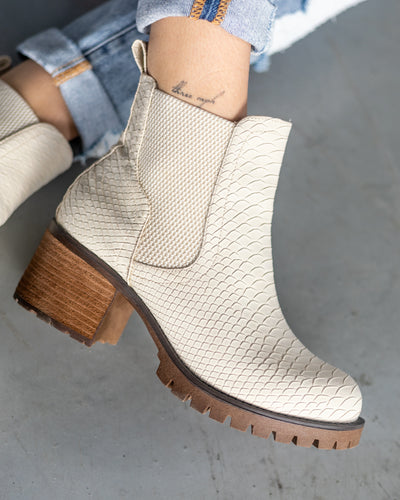 Sidney Slip On Snakeskin Boots - Ivory