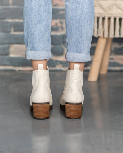 Sidney Slip On Snakeskin Boots - Ivory